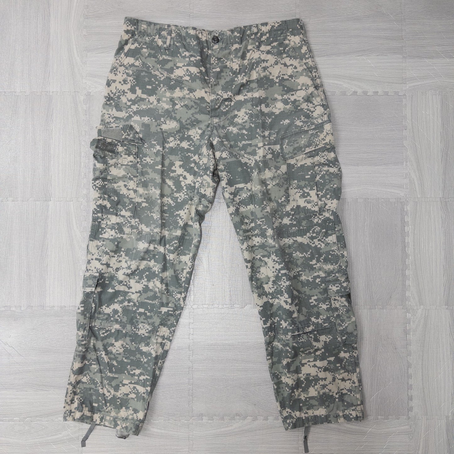 古着卸 現物まとめ売り 洗濯済み アメリカ軍 デジカモ デジタルカモ ミリタリー カーゴパンツ 8本セット (XS-L)